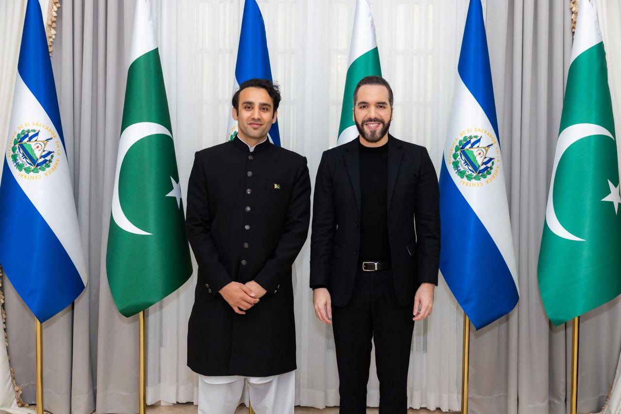 Bilal Bin Saqib, left, and President Nayib Bukele. Source: Bilal Bin Saqib